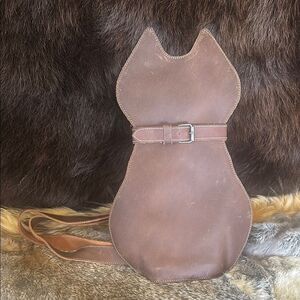 Hide and play brown leather cat backpack (6000A)